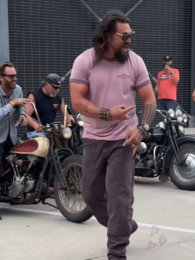 #repost @Harley-Davidson story #harleydavidson #jasonmomoafanpage #momoa #jasonmomoafans #jasonmomoanews #jasonmomoa #prideofgypsies 