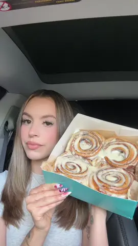 Cinnamon Roll Mukbang  #cinnamonroll #cinnabon #mukbang #mukbangeatingshow #americanmukbang #fyp #viral #eatingshow #eatwithme #eatingsoundsasmr #asmrmukbang #asmrfood #food #Foodie 
