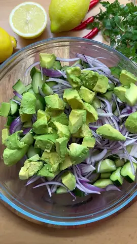 Schneller Gurkensalat 😍🥒🥗🥑🔥 -lecker, einfach & frisch 💨  #EasyRecipe #tagesrezept #asmr #salad #healthylifestyle #healthyfood #schnellerezepte #inspiration #summervibe #refreshing #fyp #goodvibes #goviral 