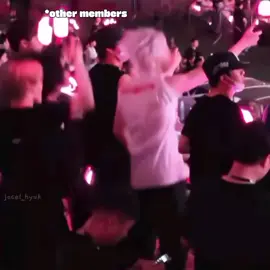 the way #jaehyuk quickly came along after his maknae #junghwan pulled him🥺🤏🥰#treasure 