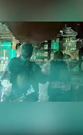 Hay más dinero en esta casa que en un banco! #peliculas #movie #resumendepeliculas #peliculasrecomendadas #shorts #cine 