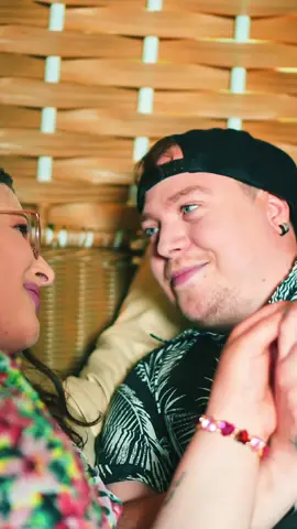 Perfekter Song für das Wochenende oder nicht? @Lecker Lecker Familie 😋 @PROD.BY.BADFEELS  #leckerleckerfamilie #ballermann #malle #Bierkönig #megapark #Schlager #fyp #partyhit 