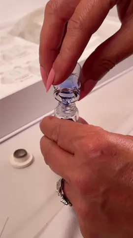 I received a this Micro infusion system from @Qure Skincare is the best experience  I have 😍 Check my next video to show how to use 😉🙏♥️ #fyp #qureskincare #skincare #chinaskincare #microinfusion #skintok #needlingtreatment 