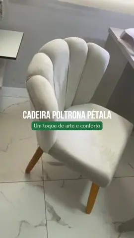A Poltrona Pétala é o tipo de peça que transforma qualquer cantinho — com seu formato em flor, veludo macio e pés palito elegantes. ⠀ ✨ Um charme para a sala, recepção, quarto ou cantinho da leitura ✨ Design criativo + conforto na medida ✨ Um toque de arte e feminilidade na sua decoração 🛍️ Digita 
