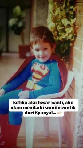 🤣🤣🤣 🧒🏻: “When I grow up, I’ll marry a beautiful woman from Spain. She’ll cook me paella.” 🐣: Plot twist… Dapet istri orang Sunda. 💅🏻✨ Ya begitulah hidup. Kadang nggak sesuai rencana. Tapi malah dikasih yang terbaik 🤍 Makanya… mari kita bersangka baik sama Allah. Jodoh dari mana aja, yang penting baik dan sesuai kebutuhan kita masing-masing. 💬 Kamu yang lagi LDR — coba tulis di kolom komentar: 👉🏻 Doa atau manifestasi tentang jodohmu nanti! Siapa tahu… dikabulin lewat postingan ini ya kan 😝 ⚠️ Pssst… Buat kamu yang masih bingung: “Gimana sih caranya LDR sama bule, apalagi beda budaya?” Aku lagi nyiapin PR dari DM & Q&A kalian, dan bakal bantu kamu biar nggak overthinking terus. Stay tuned ya! 🫶🏻 #ldrmarried #nikahlintasbudaya #cewersunda #manifestasijodoh #mixmarriage #mixcouple #suamibule #ldrstory #mixedcouple #ldrcouple #istribule #allahumabarik