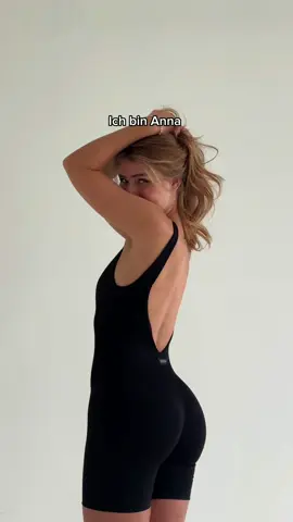 Morgen um 11.00 Uhr restockt unser @ENŪDA Sculpted Beauty Jumpsuit - Set your timer ladys 🥹✨ #startuplife @Ana Kohler 