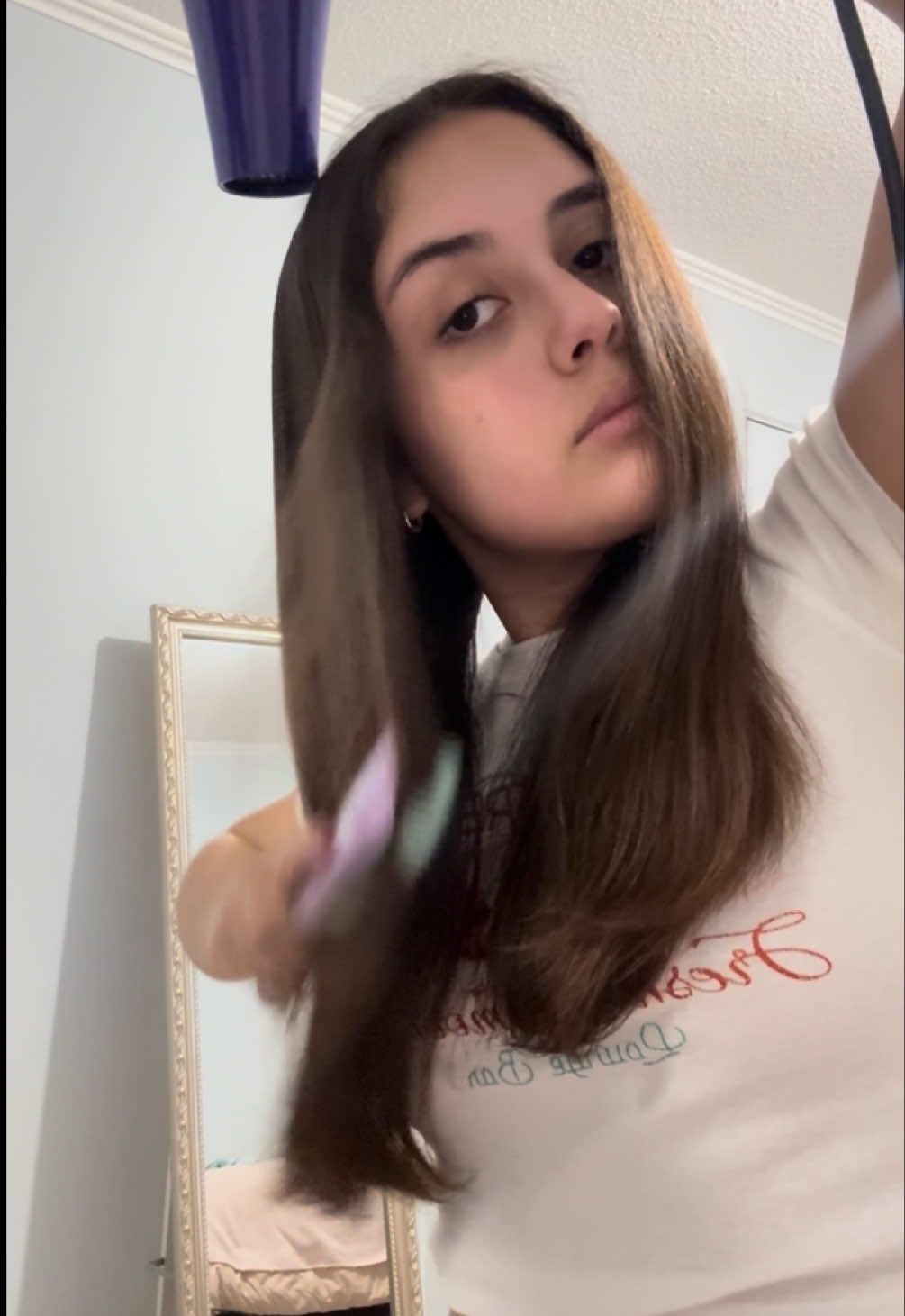 Les puedo mostrar como hago para que me quede lo más liso que se pueda🩷en el invierno tener tiempo para definirse es lo más difícil, pq no hay chance de dejarse el pelo un poco húmedo🤷🏽‍♀️ #wavyhair #rizos #ondas #ondulada #peloliso #definicionderizos #definiciondeondas #cabello2b #definicion #haircare 