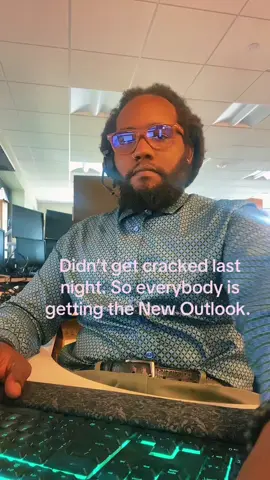 Just touch it… you’ll eventually use that new outlook lol#. #technology #newoutlook #microsoft #OWA #itsupport #techsupport 