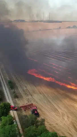 Feu 🔥 de pailles @nathan_jougnot 🎥 #feu #feu2025 #pompier #agri #moisson2025 #harvest #fire 