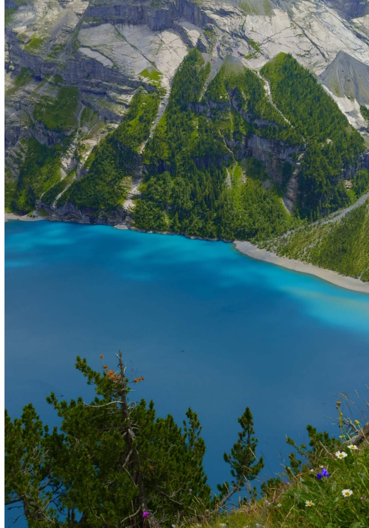 📍Oeschinensee, Switzerland #gorpcore #view #nature #mountain 