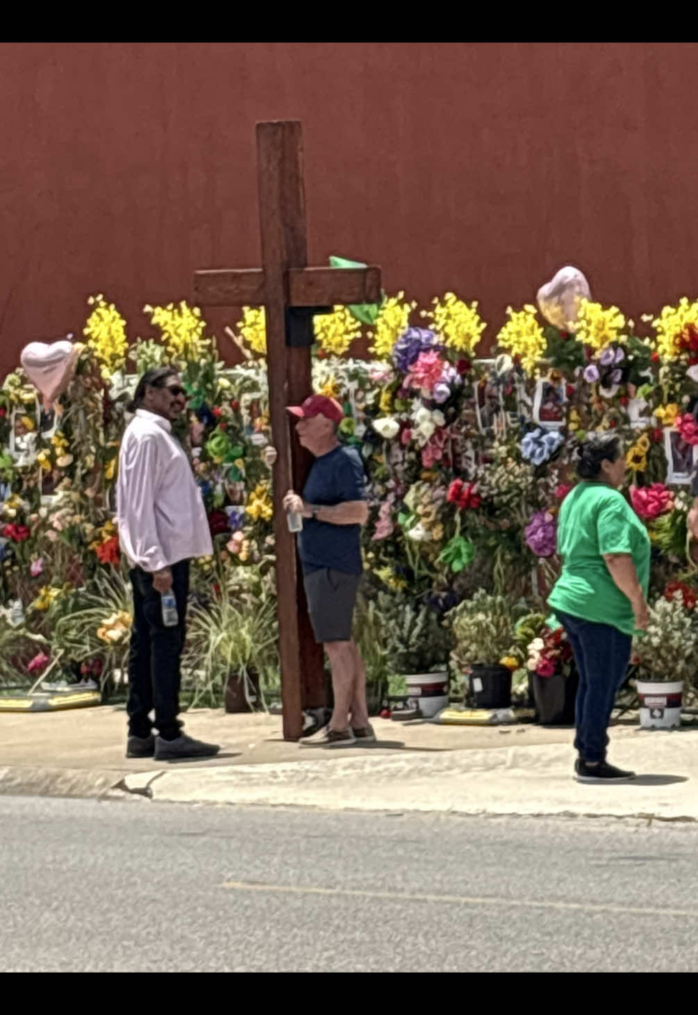 From Michigan to Texas — one man brings hope, love, and healing to flood survivors. #WallOfHope #TexasStrong #KSAT12 