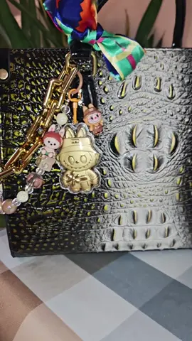 #gorgeous #luxury #fyp #golden #bagcharms #bagoftheday #fashion #luxuryfashion #buynow #tiktokmademebuyit #charms #gold #bagchain #chain #bags #handbag 