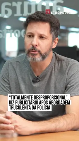 O videomaker e cinegrafista Diego Torres Machado de Campos, 42 anos, vítima da #prisão truculenta efetuada por policiais civis da #Delegacia da Criança e do Adolescente (DCA), na tarde dessa quarta-feira (9/7), pediu que os agentes façam exames toxicológicos, para identificação da eventual presença de substâncias psicoativas no organismo deles. Diego classificou a abordagem como “totalmente desproporcional” e disse que o filho Tito, de apenas 5 anos, está bem, apesar do susto. O pai da criança registrou ocorrência na 5ª Delegacia de Polícia (Área Central) e pediu que a dupla de policiais passe por exames toxicológicos, por parecerem estar bastante alterados. Em entrevista ao Metrópoles, a vítima detalhou a dinâmica do acidente, na 112 da Asa Norte. Além disso, o filho dele ficou com hematomas nas pernas. #TikTokNotícias 