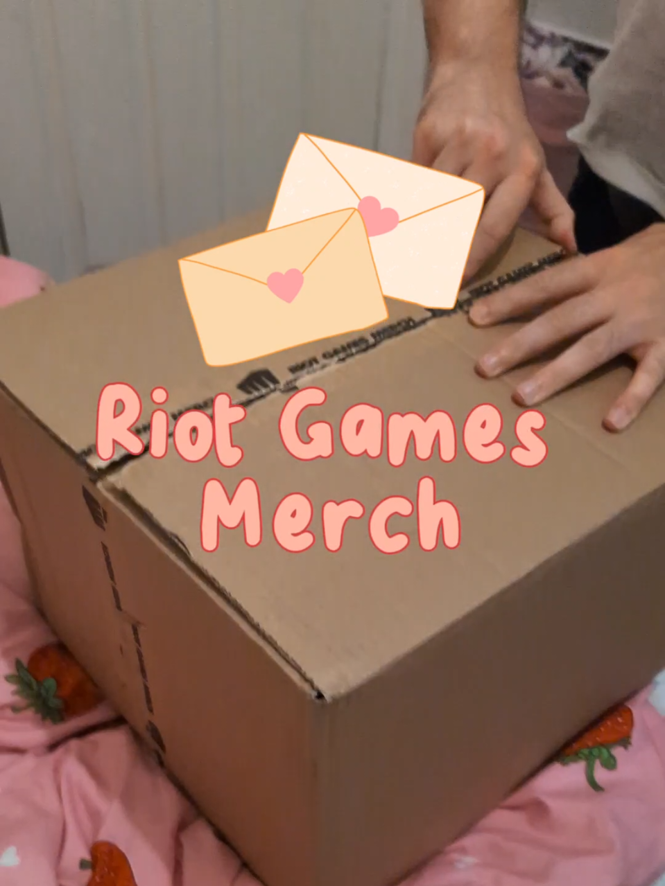 short unboxing of our latest essential purchase from @riotgames  #riotgames #Valorant #leagueoflegends #penguin #plush #unboxing #plushie I've still never played @VALORANT but I love this guy 🐧