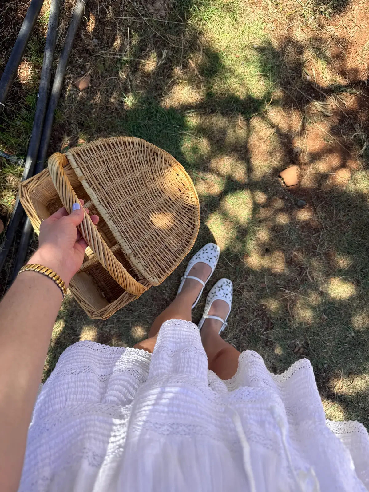 first time going to a lavender farm 🥹💜 if you know me, you know that lavender is my favorite floral scent everrrr and it tastes devineee so this was a dream come true. if you want to experience it with me, I vlogged it of course! on my YouTube channel now 📸🌟 #cottagecore #cottagecorestyle #coquettegirl #shabbychicgirl #shabbychiclifestyle #shabbychic #lavenderfarm #pinecreeklavenderfarm @pinecreeklavenderfarm 