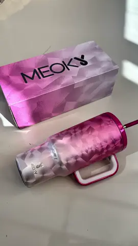 Impossível não se apaixonar por esse copo da @Meoky ❤️🥹  Perfeitoooooo ✨  #meoky #meoky🥤cups #tiktokshop #tiktokshopchegou  @Kálita Colim 