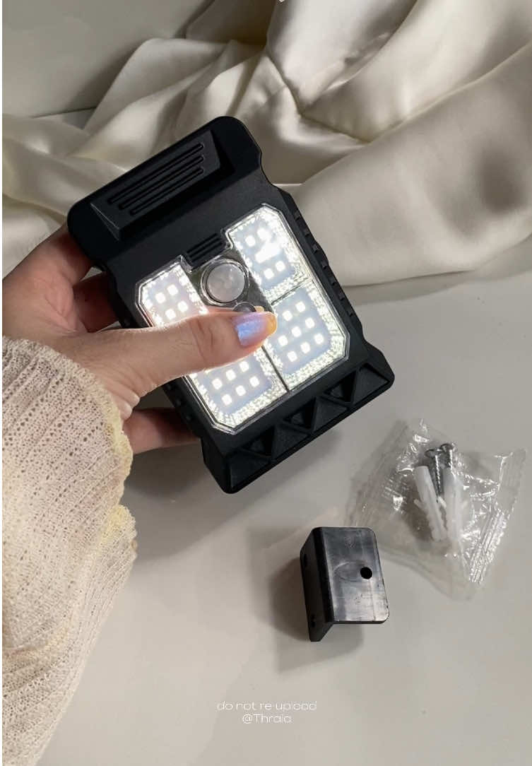 Your outdoor space deserves more than darkness. Go solar and shine all night —#solarlight #solarclip #solarcliplight #cliponsolarlight #solarlightsensor #solarlightsensormotion #cliponsolarlight #fyp #outdoorlighting #outdoorlights 