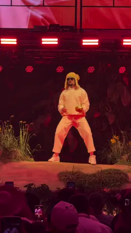 @Bad Bunny ROMPIENDO EL CHOLI #puertorico #badbunny #coliseo #dtmf #concierto #fypage 