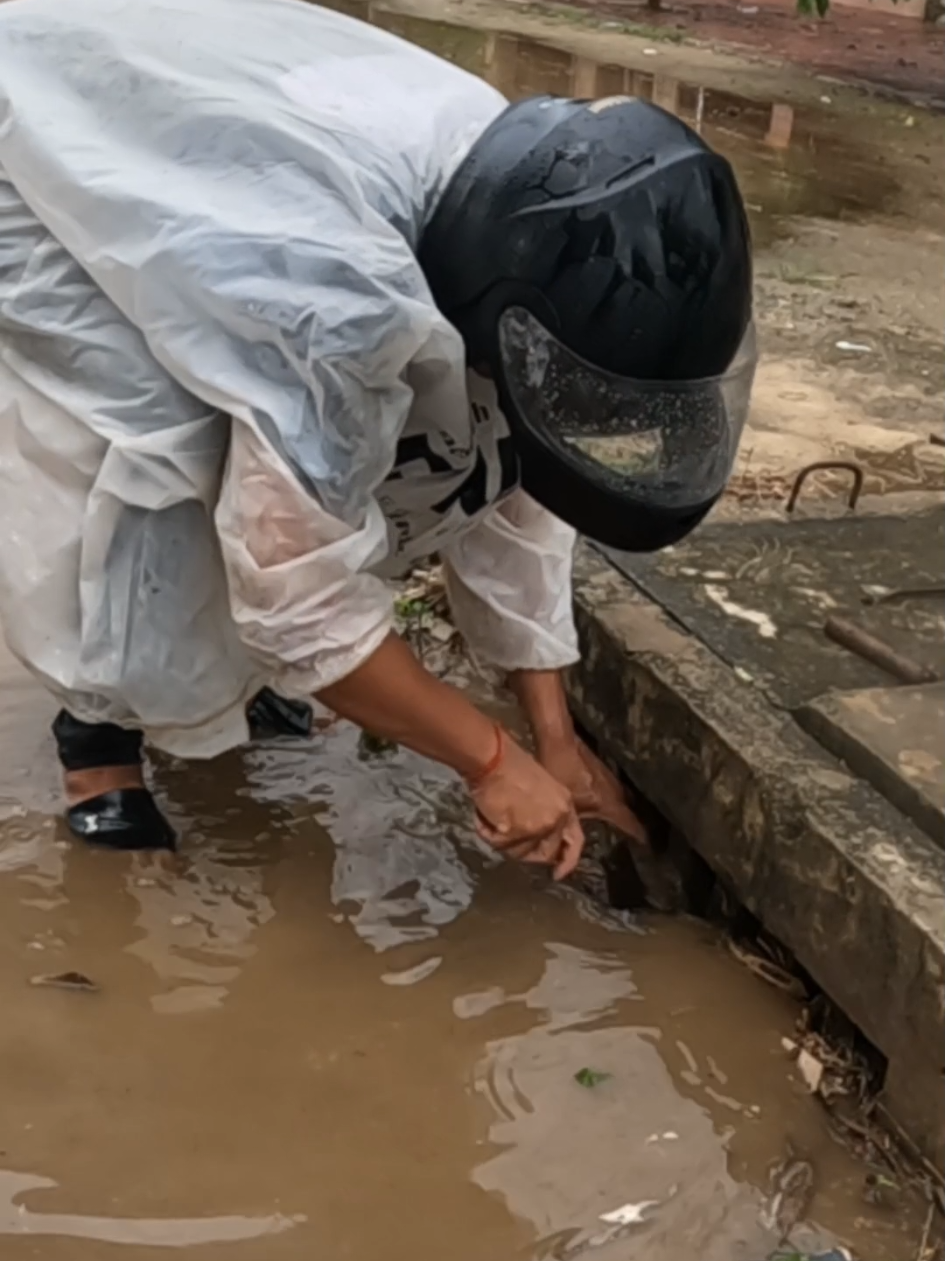 Cleaning Garbage Clogged Drain Rain #drain #foryou #culvert #unclog #uncloggingdrains #remove #trending #clean 