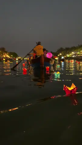 Phố cổ Hội An về đêm #phocohoian #hoian #hoianancienttown #hoianriverboattrip #hoiandem #hoianvibes 