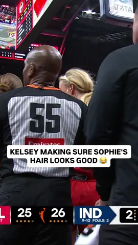 Kelsey was petting sophie like a dog 😂 #WNBA #wbb #basketball #indianafever 