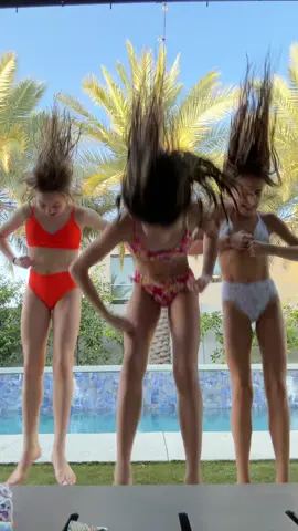 my summer girls!!!! @lil_5678 #trend #jet2holidays #Summer #fakebodyy⚠️ #tiktok #tiktokwere18 #dontband #friends #vacation  🥥🌊💋☀️🌙🧊
