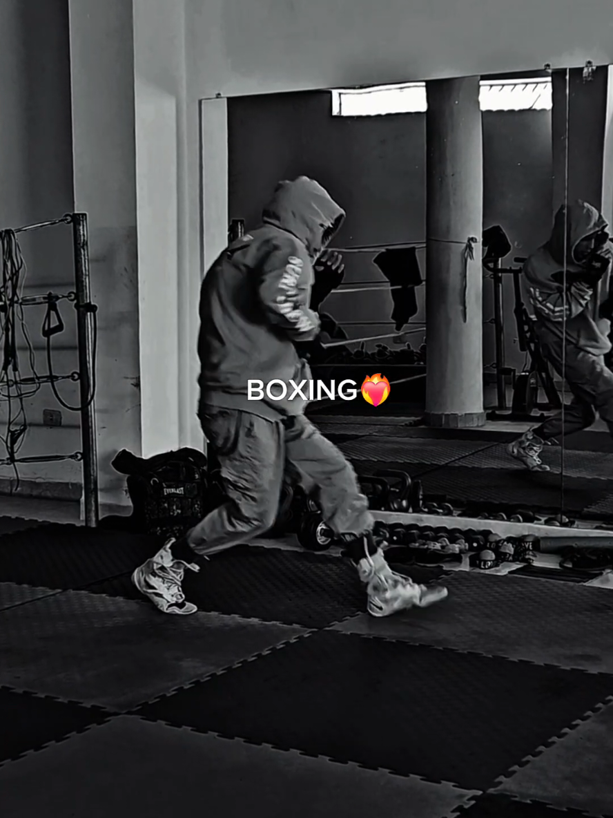 Boxing Skills🥷👣 #box #boxing #shadowboxing #footwork 