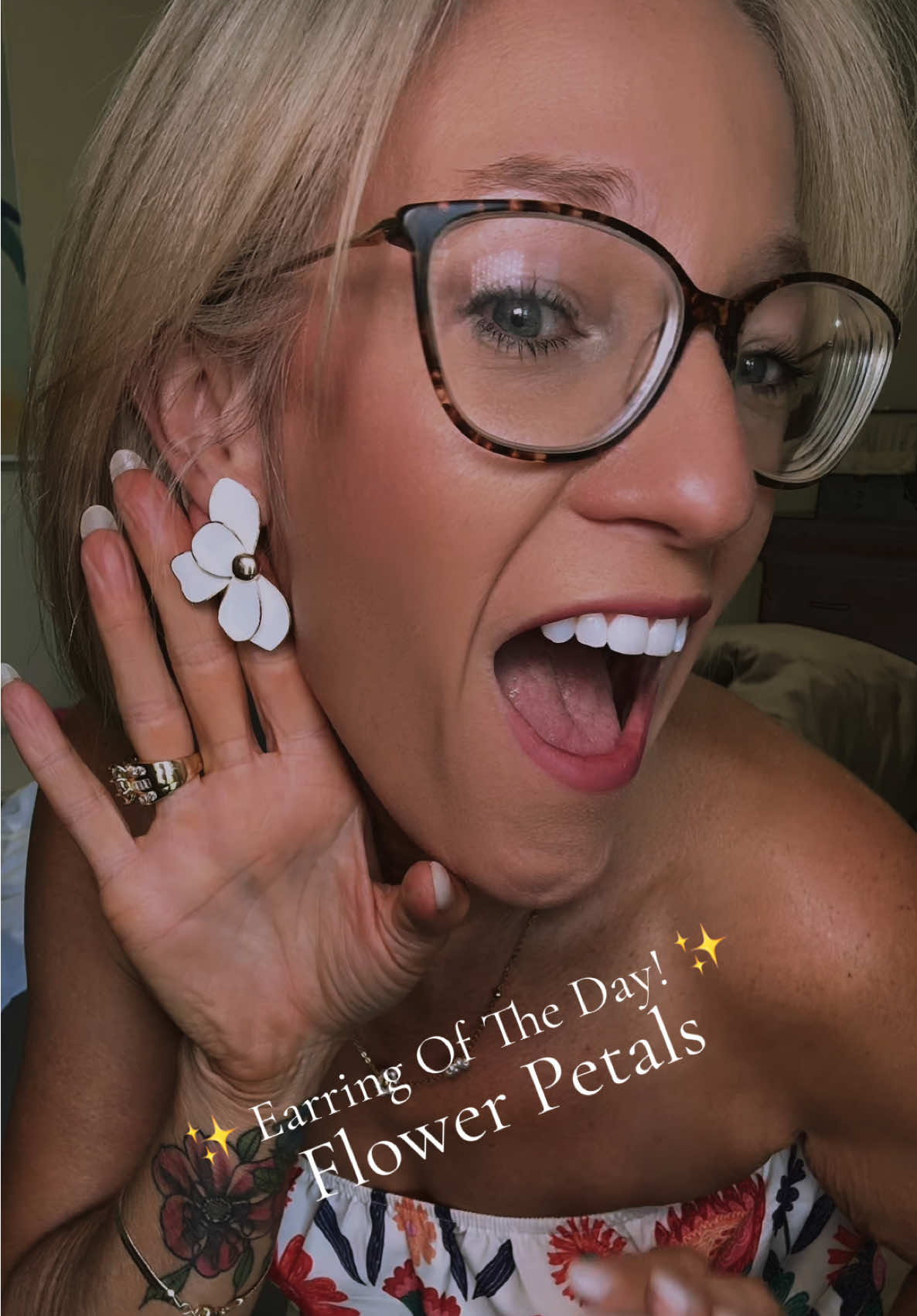 #earrings #flowerpetalearrings #flowerearrings #avoninsider #earrings #summerearrings  