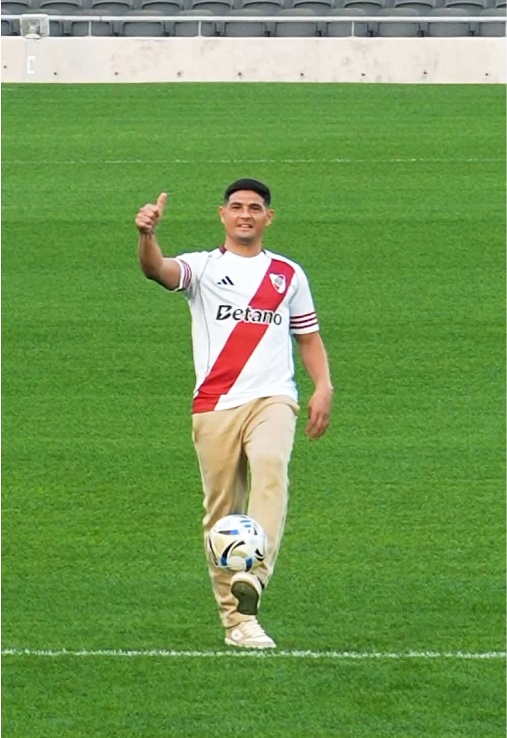 𝙈𝘼𝙓𝙄. 👍⚽ #RiverPlate #TikTokDeportes #FutbolArgentino #MaxiSalas #Refuerzos #Fichajes 