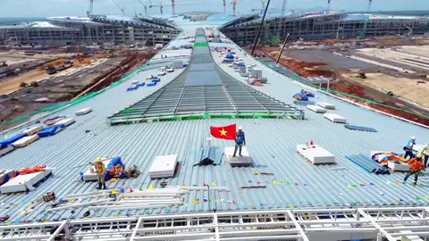 Nước rút về đích , mái nhà ga cánh giữa sân bay long thành #sanbaylongthanh #alusolicvienmaiCC1 #epower 