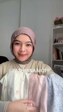 Replying to @🌺 buat yg nanyain pashmina motif, ini aku buatin reviewnyaa yaa semoga membantu🥰🫶🏻 #ootdhijab #fitcheck #rekomendasioutfit #pashmina 
