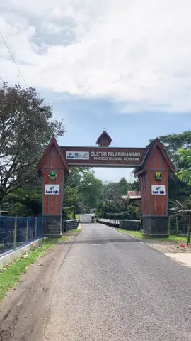 Welcome geoprk ciletuh palabuahan ratu , best view gak bosen2 klo motoran lewat sini 🤭 #geopark #geoparkciletuh #palabuhanratu #palabuhanratusukabumi #sukabumi #sukabumijawabarat #sukabumihits #sukabumiexplore #sukabumiupdate #unesco #fyp #fypage 