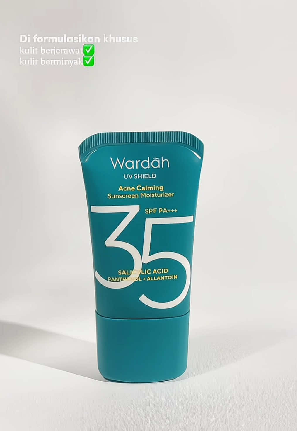 Best sunscreen for acne prone skin🫶🏻💚 #wardahsotycuan#wardahskinverse#wardahskinverse2025#wardahsunscreenoftheyears#wardahsunscreenbaru202#sunsreenringantransparantt 