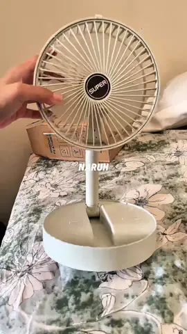 Kipas portable tanpa colok awet 5 jam, ngecas bentar bisa langsung dipake. Bisa dilipet & dibawa kemana2 karna ringann #kipas #kipasportable #kipasangin #kipasbeja #deskfan #portablefan #homeliving #fyp #fypシ゚ 