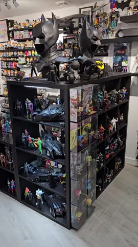 more Batman ! New 1:1 scale Dark Knight cowl added to the collection.  Remember please like, Comment on and share my posts if you enjoy them. It really helps me out.  Checkout the link in my bio to some awesome retailers and products... lots of great stuff and discount codes to save some money too !!!  #Collectables #ToyCollector  #UKPopCollector #ToyDisplay #Geek #Collector #Marvel #Dc #toys #collectorcave #toyart #funkofunatic #funko #mcfarlane #neca #mezco #geekcave #lego #collector #awesomedisplays #mancave 