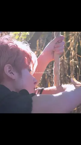 #TAEHYUN | two sides to every coin, right?  ── .✦ #txt #txtmoa #taehyunedit #kangtaehyun #redbone #tomorrow_x_together #txt_bighit_official #kangtaehyun🐿 