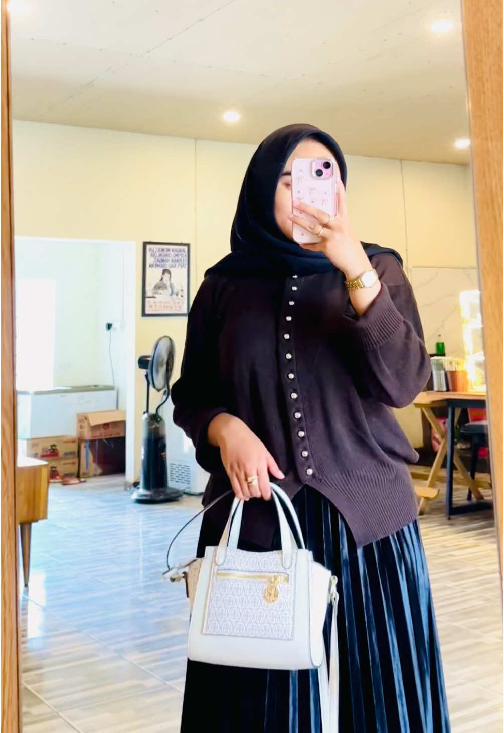 Cardigan warna coffee 🤎 cakep banget nihh😍 #cardigan #cardiganrajut #cardiganoutfit #cardiganmurah #fyp #fypシ゚viral #outfit #outfitideas #outfitinspo #foryou #fyppppppppppppppppppppppp 