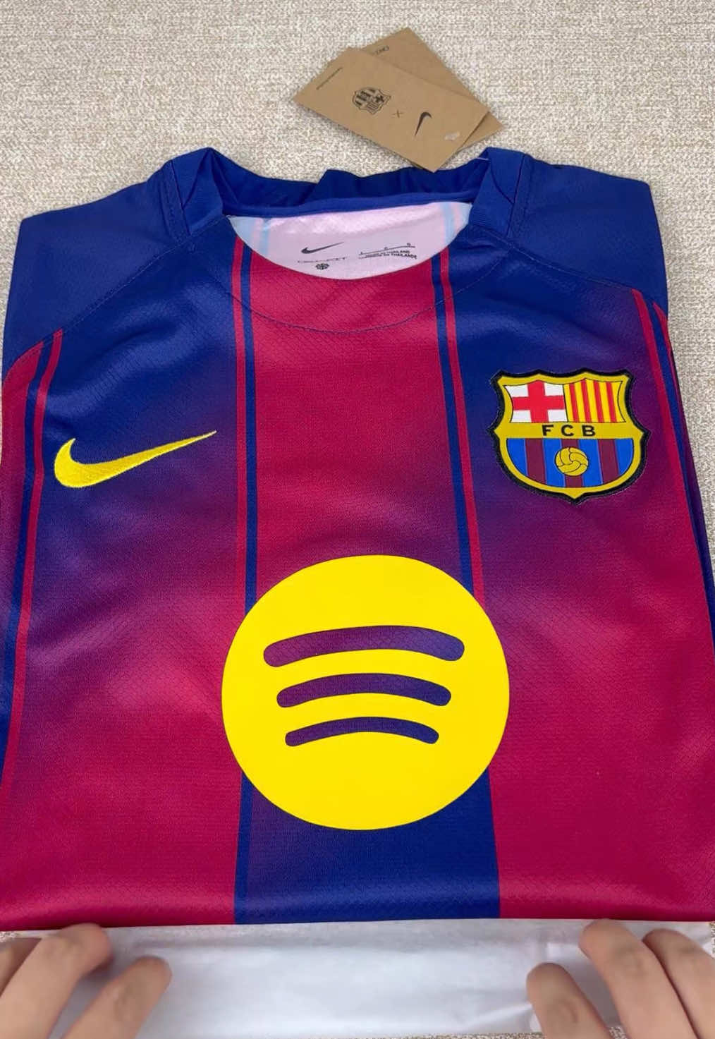 Yamal No.10 Barcelona 25-26 new home football jersey I cried when I received this gift.#fyp #yamal #barcelona #footballtiktok #footballjersey #footballshirt #newjersey #futbol⚽️ #jersey #shirt #soocer 