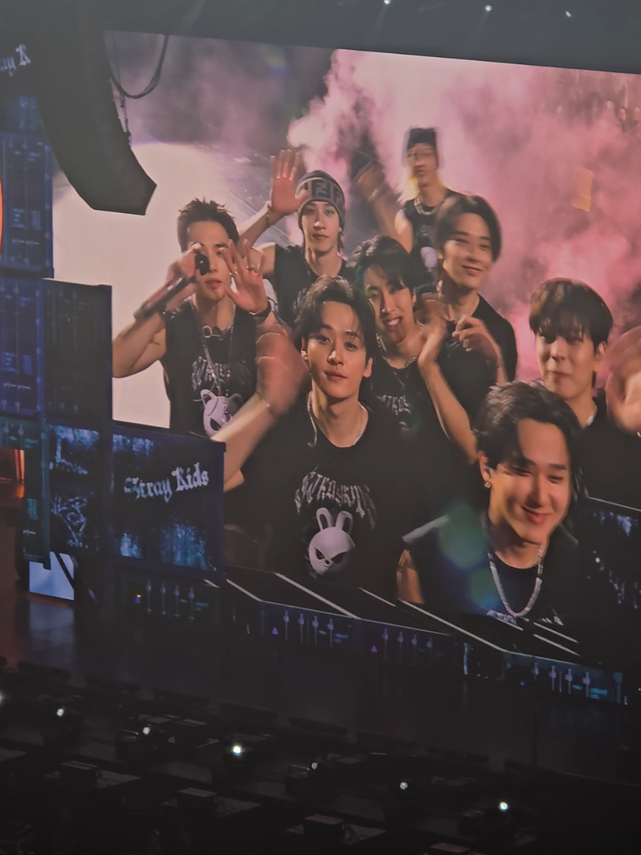 Minho was the first one who went away, and I was too focused on chris posing for the camera to film it 😭😭😭 #concert #kpopfy #dominATE #amsterdam #minho #leeknow #changbin #jisung #in #jeongin #seungmin #han #felix #hyunjin #bangchan @Stray Kids 