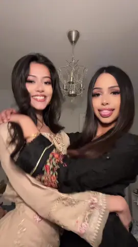i love bollywood songs @fiona #southasian #browntok #indian #bollywood #brownbaddie