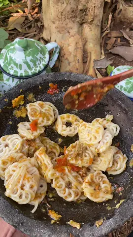 Nyareblak tatangga 😊#kulinertiktok #jajanantiktok #kuliner #rujak #rujakndower #fyp #sambal #seblak #seblakrafael #seblakpedas 