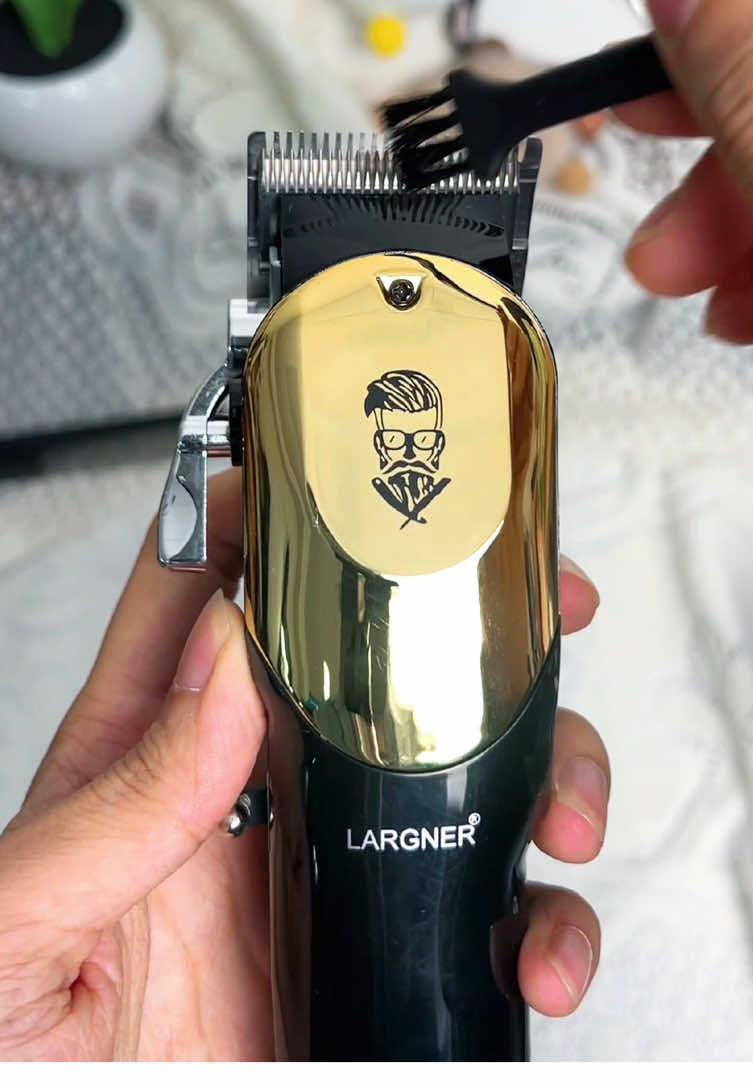 💈 Profi-Haarschneider für zuhause! Warum zum Friseur, wenn du’s selbst machen kannst? ⚡️ Präzise, leise & mit LCD-Display – perfekt für den modernen Mann! 💥 Jetzt im Set mit Aufsätzen & Zubehör. Du wirst’s lieben! 👉 Ideal für Zuhause oder den Salon. 🎯 Spart Zeit & Geld – ganz easy!#AmazonFunde #Haarschneider #MännerStyle #SelberSchneiden #TikTokMadeMeBuyIt #BeautyGadgets #Haartipps #FriseurZuHause #GroomingTools #SparTipp #TikTokDeutschland #elektronik 