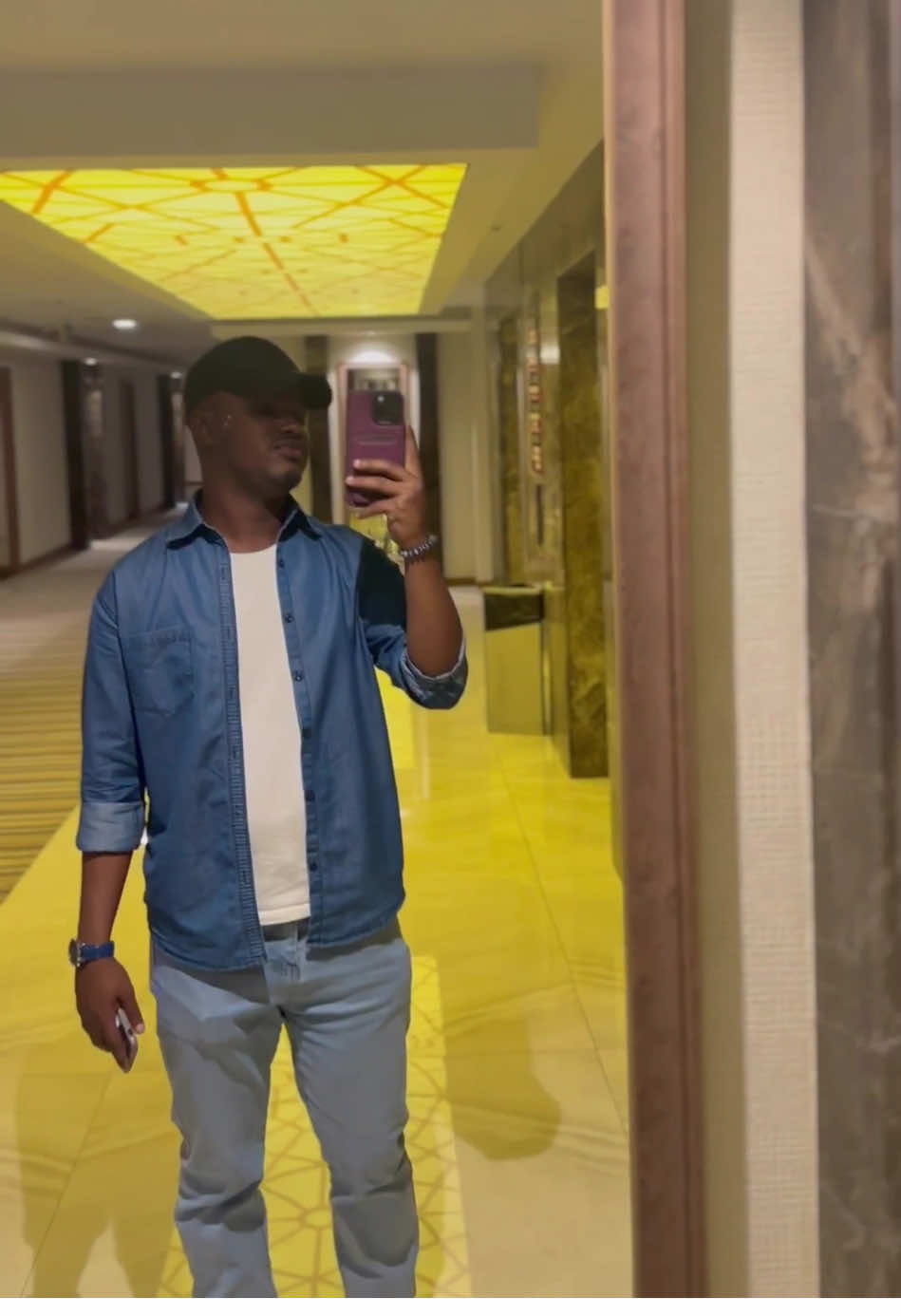 Follow ma isoo dhahday adiga🫵 #decale #followmee #fyou #viraltiktok #tiktoktrend #somaliboy #somaliland #somalia🇸🇴 #hargeisa #mogadishu #airportlife 