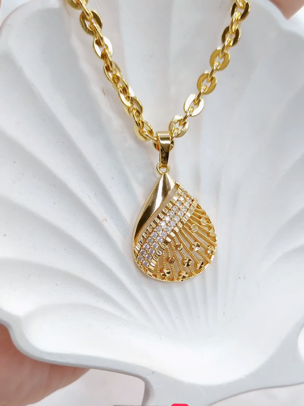 Kalung Dan Liontin #perhiasanlapisemas #perhiasanantikarat #perhiasanwanita #perhiasan #aksesoris #longervideos #kalungantikarat 