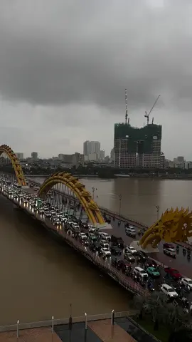Mưa nắng bão giông ý trời em ơi...