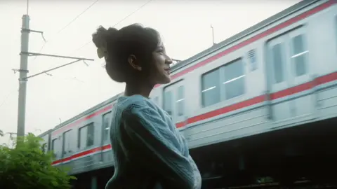 become stranger again.  #cinematography #backtobefriends 