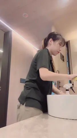 給你們看一下房務人員的我  真的要尊重我們房務人員們 沒有房務 就不會有漂亮的房間！ #房務人生 