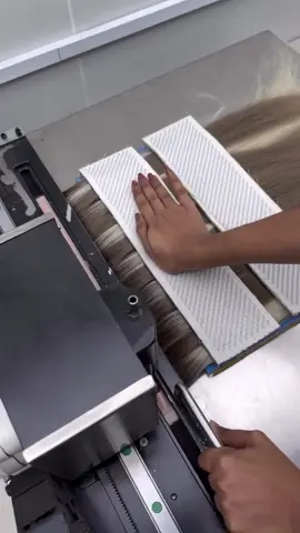 From virgin bulk to factory-finished injected tape-ins, this is how premium seamless extensions are crafted 👍 No shortcuts — just clean root injection, soft texture and ultra-flat finish. Every step is designed for natural, invisible wear. #hairextensions #hairfactory #invisibleextensions #injectedtapeins #tapemanufacturing #extensionproduction #seamlesstapeins #frombulktotapeins
