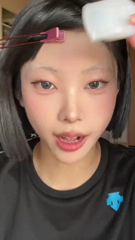 きっとこれが毎日メイク‼︎ メイク動画の投稿を始めて、もうすぐ1年❗️って事で、一年越しに毎日メイクを撮影してみました〜‼︎✧*｡ 1年前は5000人だったフォロワーさんも、今では37万人!! いつも見てくれたり、いいね、コメントしてくれる皆のおかげで今のうちが居るんだよな。色んなメイクに出会わせてくれたり、もっともっと可愛くなろうって思えたりする理由でもあるんだよ。だから本当に有難う( ꈍᴗꈍ)✧*｡ これからもｻﾎﾞﾝ🦋をよろしくね! #一重 #一重メイク #毎日メイク #カラコン #メログレー #黒髪ボブ #フルバング #こけし #ｻﾎﾞﾝ 