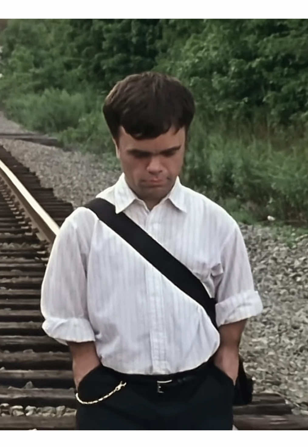 الجودة معطوبه لانه فيلم قديم 🎥 || #peterdinklage #tyrion #tyrionlannister #thestationagent #2003 #fyp #fyppppppppppppppppppppppp #explore #اكسبلور #تيريون_لانستر #لانستر #lannister #film #فيلم 